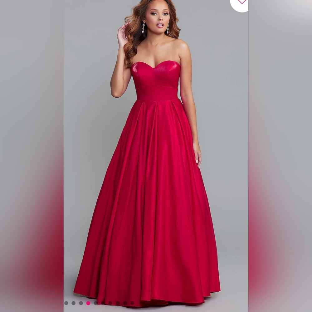 NWT RED beautiful ball-gown-style long prom dress Size 0